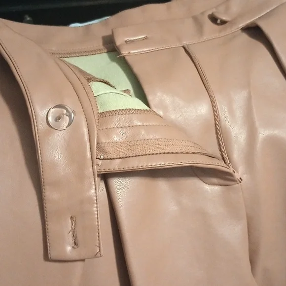 Spring Color Forever 21 Beige Faux Leather Trousers, With Zippper & Pockets New - Picture 3 of 12